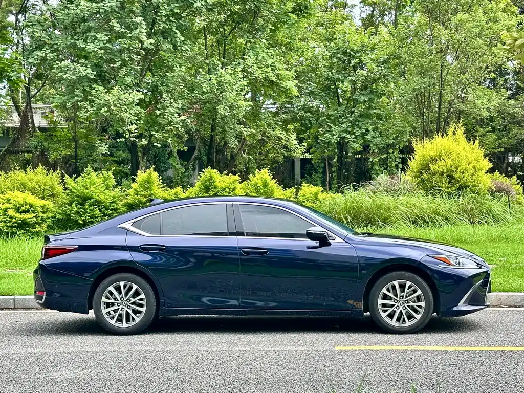 Lexus ES — фото 4