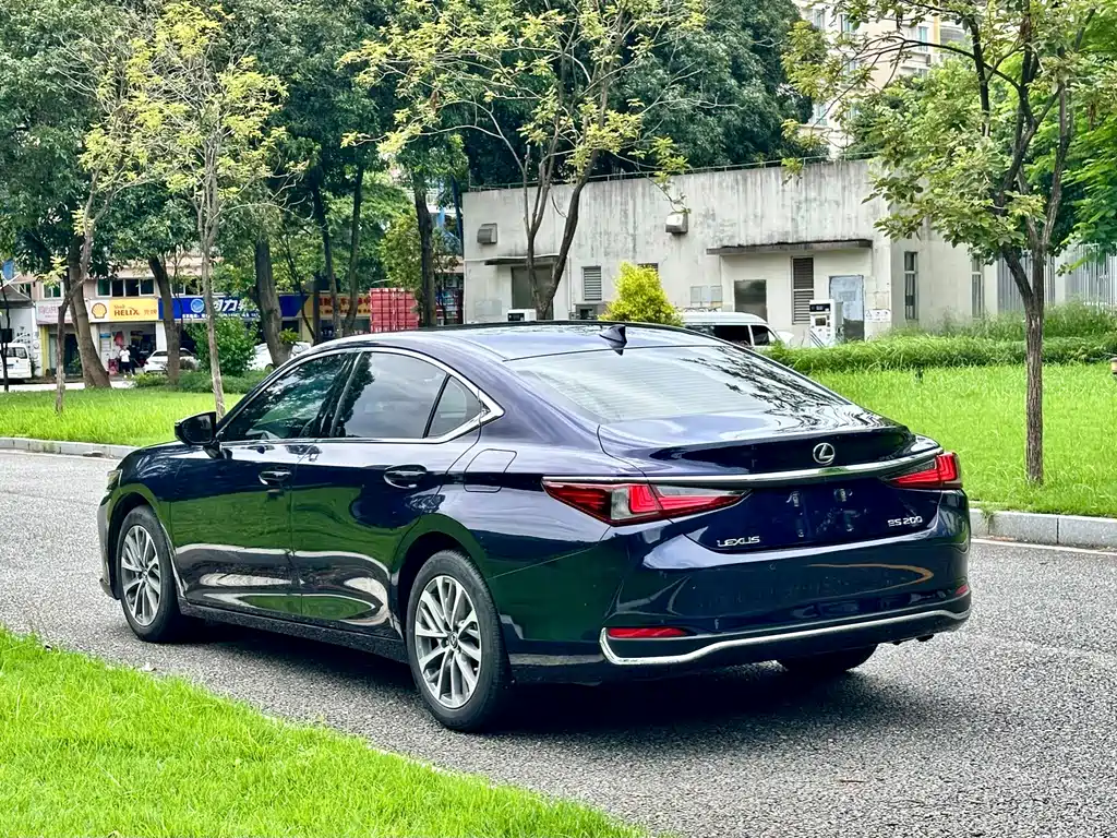 Lexus ES — фото 7