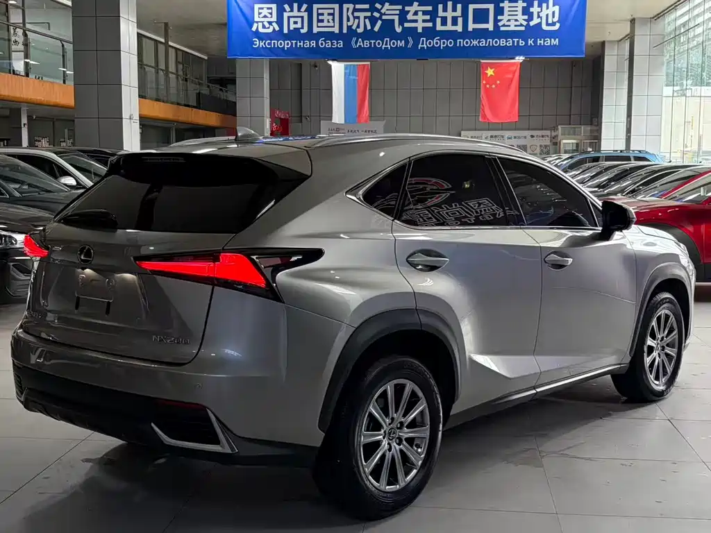 Lexus NX — фото 4