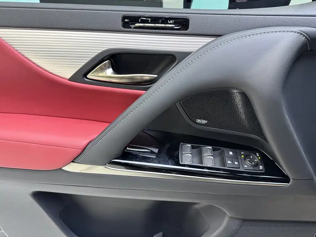 Lexus LX — фото 15