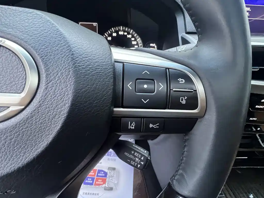 Lexus LX — фото 11