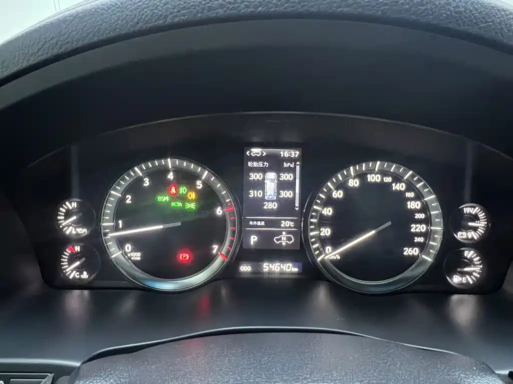 Lexus LX — фото 13