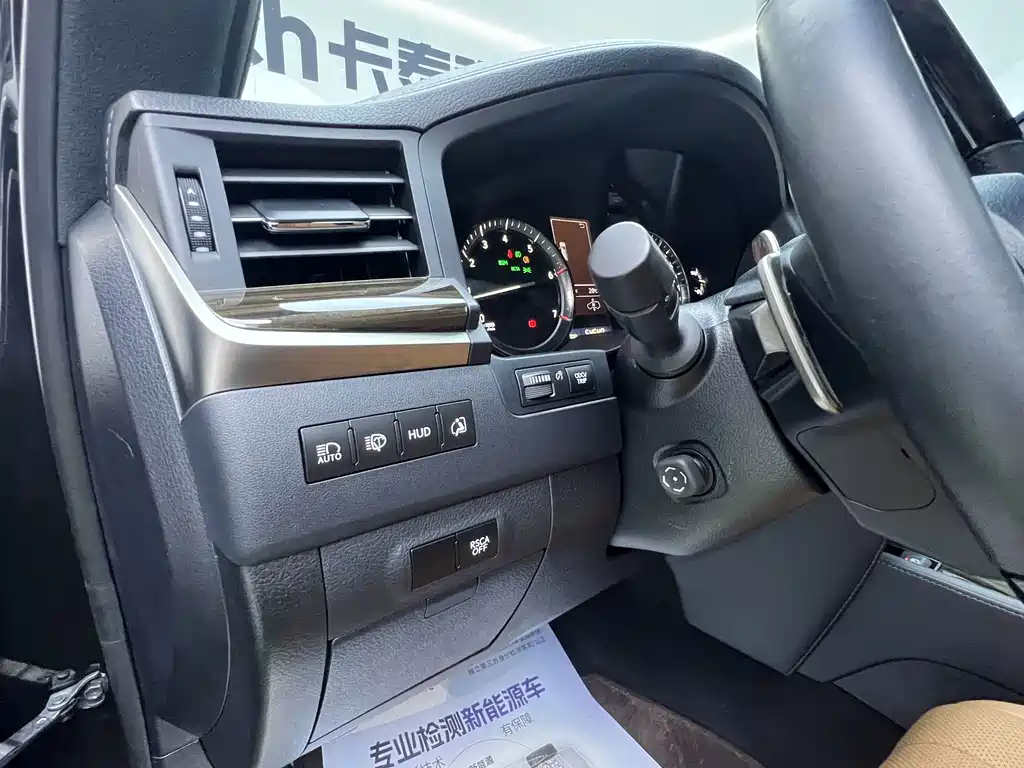 Lexus LX — фото 14