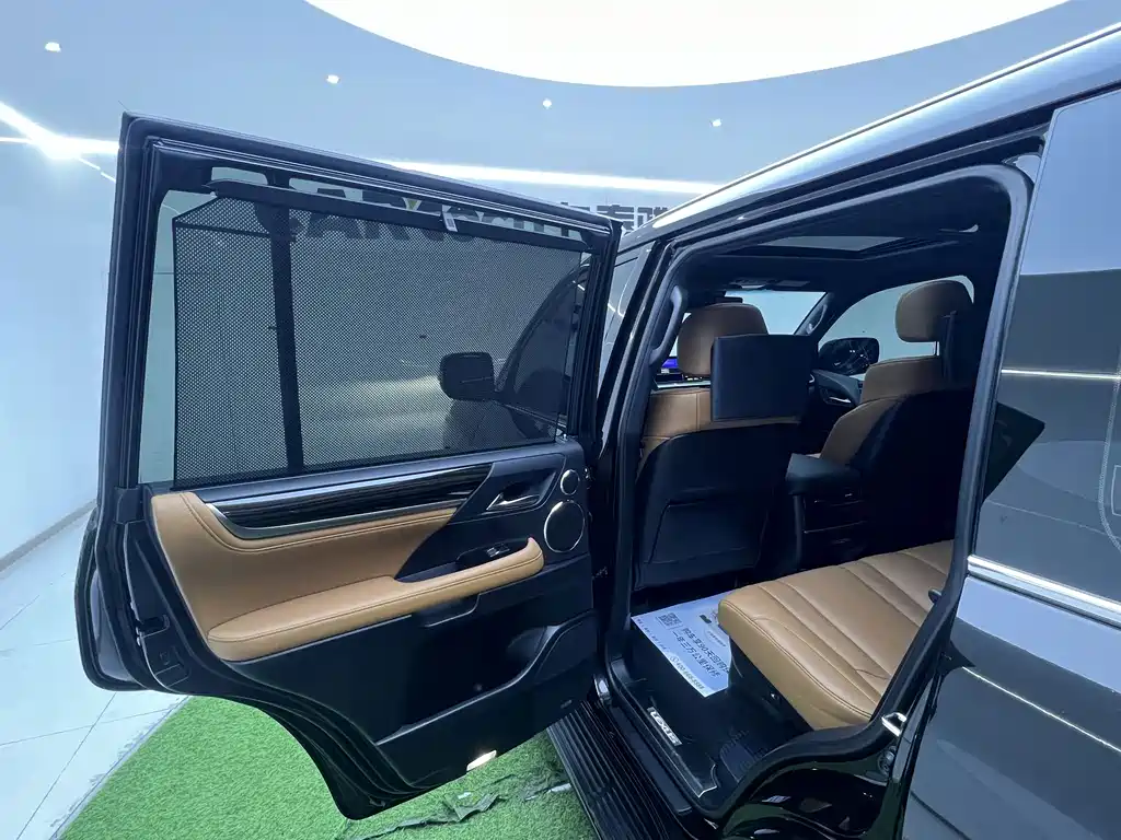 Lexus LX — фото 18