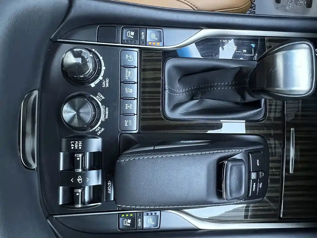 Lexus LX — фото 20