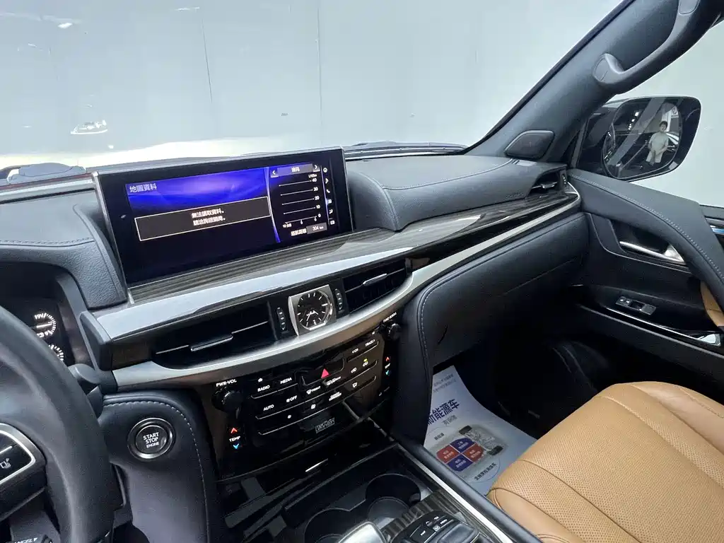 Lexus LX — фото 23