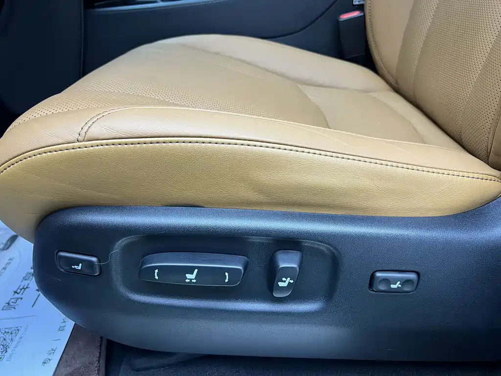 Lexus LX — фото 24
