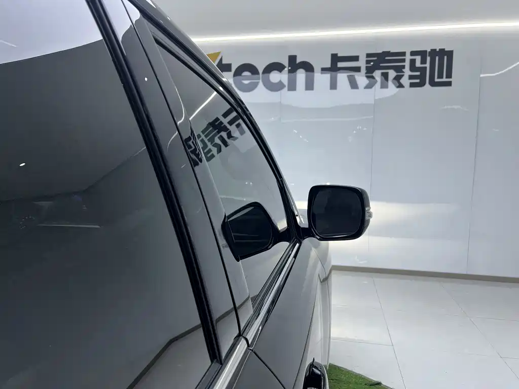 Lexus LX — фото 28
