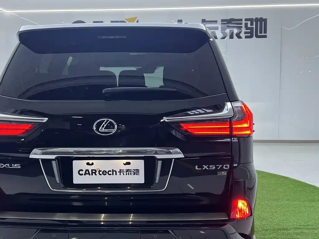 Lexus LX — фото 29