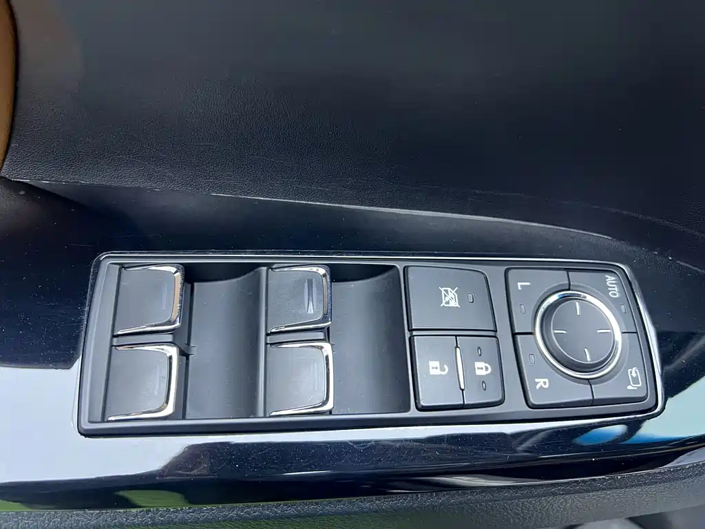 Lexus LX — фото 30