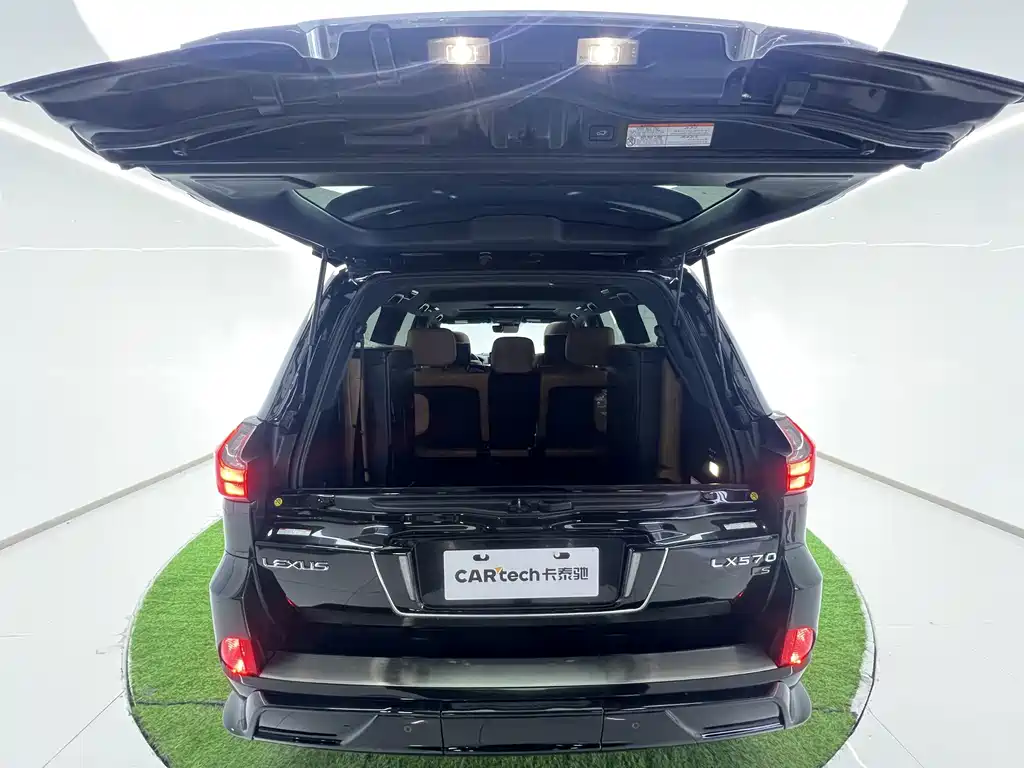 Lexus LX — фото 34