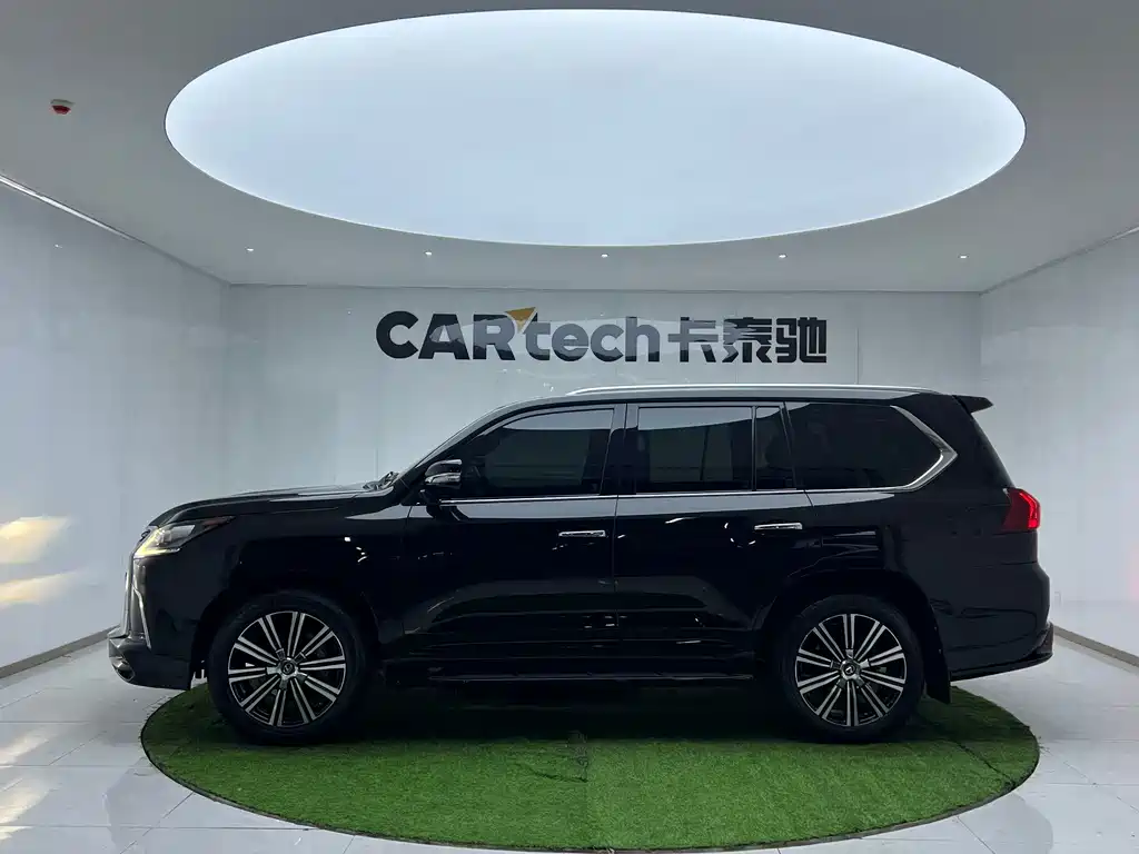 Lexus LX — фото 5
