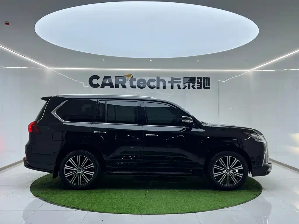 Lexus LX — фото 6