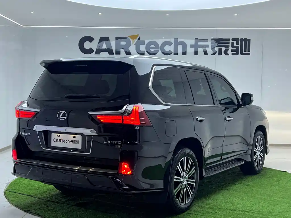 Lexus LX — фото 7