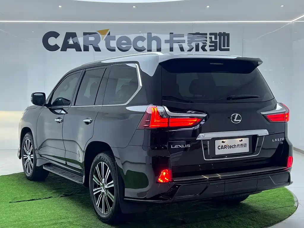 Lexus LX — фото 8