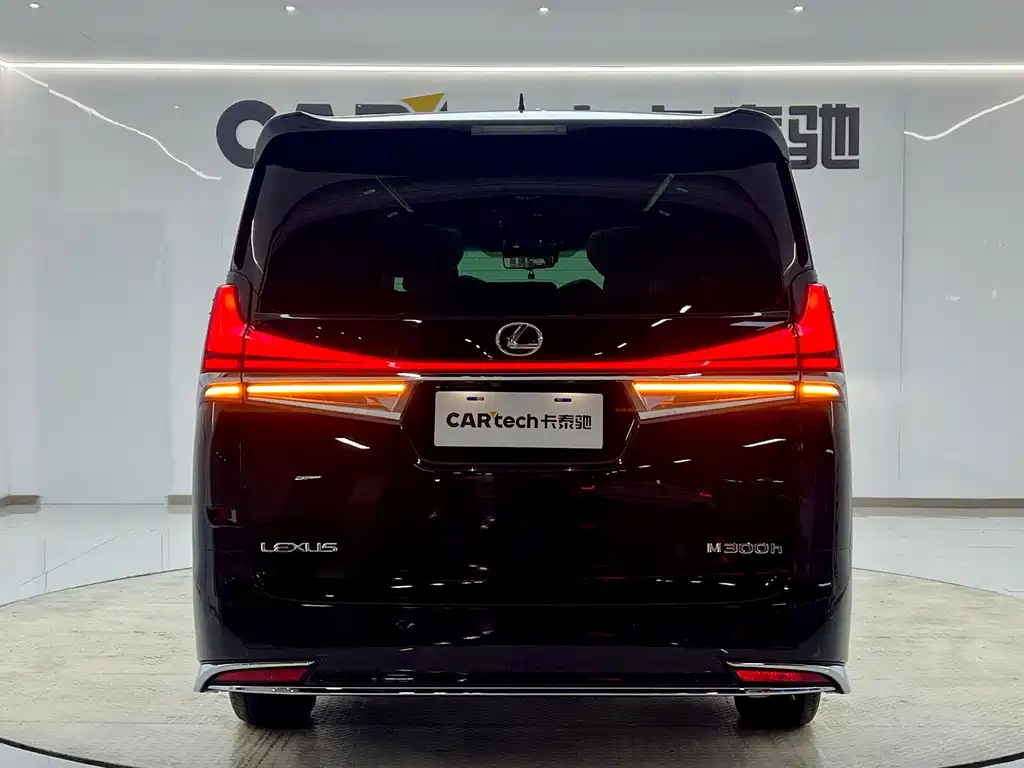 Lexus LM — фото 5