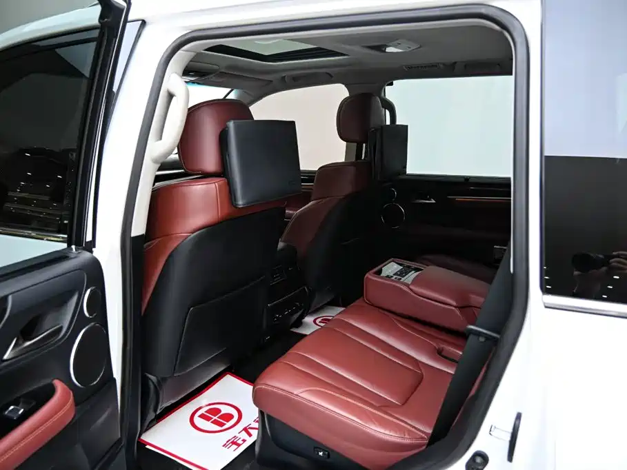 Lexus LX — фото 11