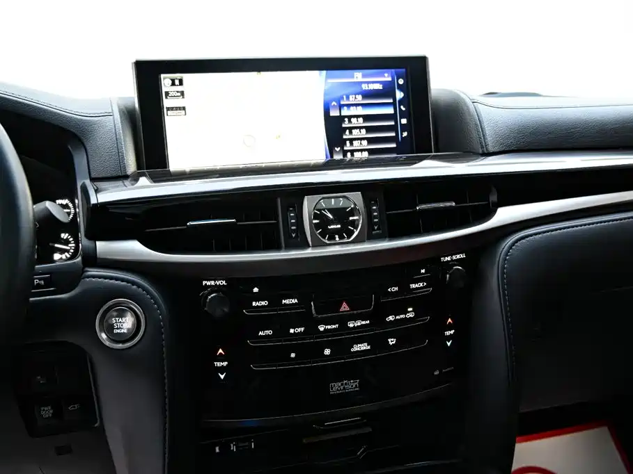 Lexus LX — фото 14