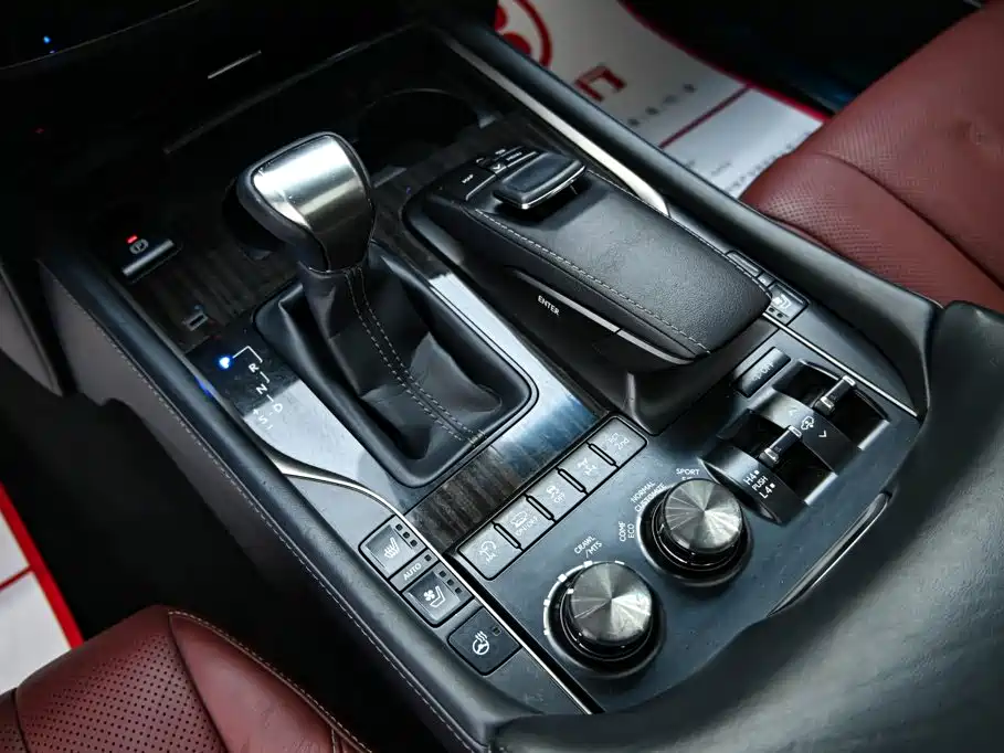 Lexus LX — фото 15