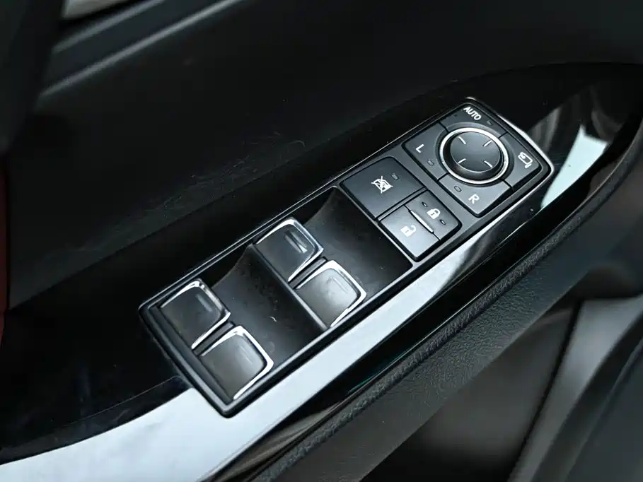 Lexus LX — фото 17