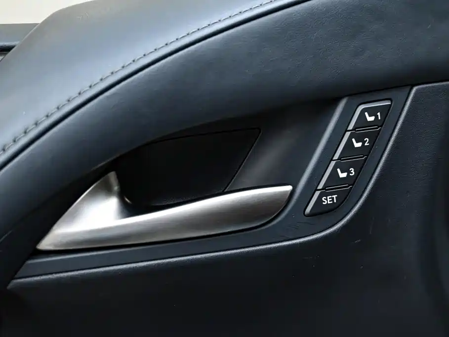 Lexus LX — фото 18