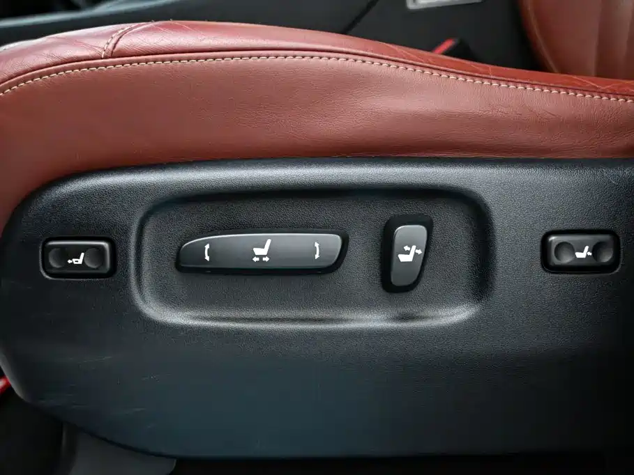 Lexus LX — фото 20