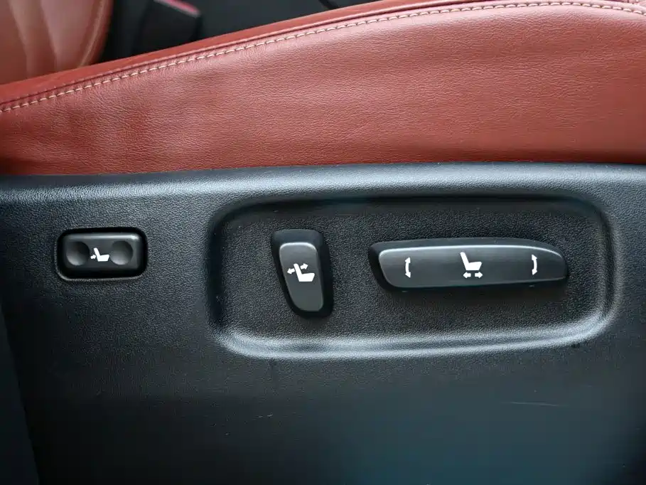 Lexus LX — фото 24