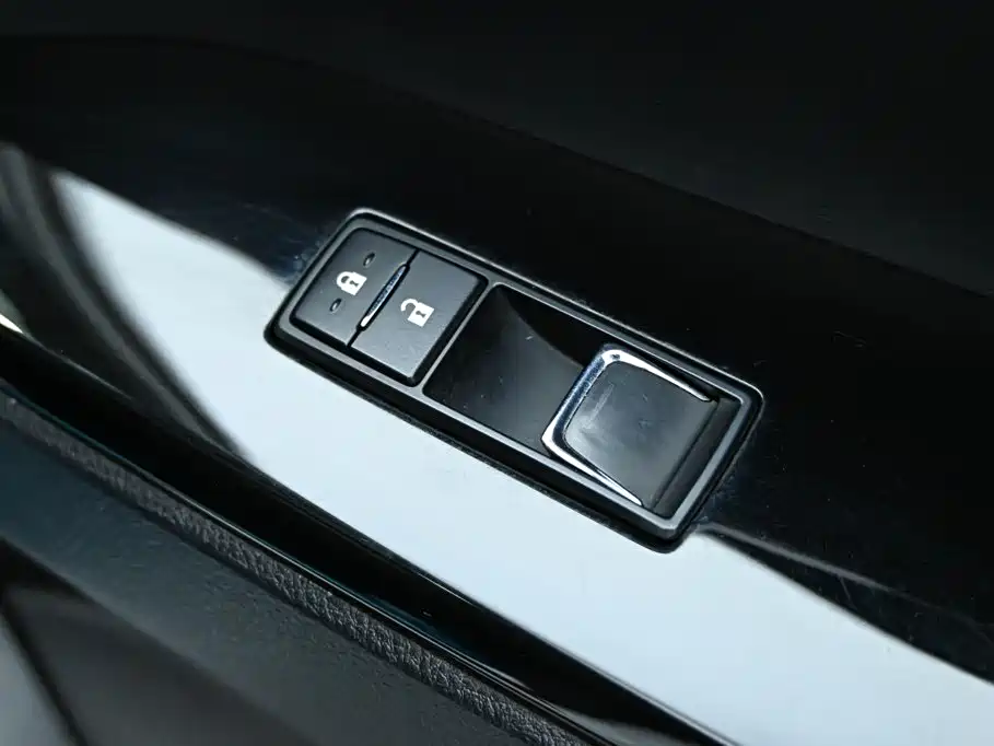 Lexus LX — фото 26