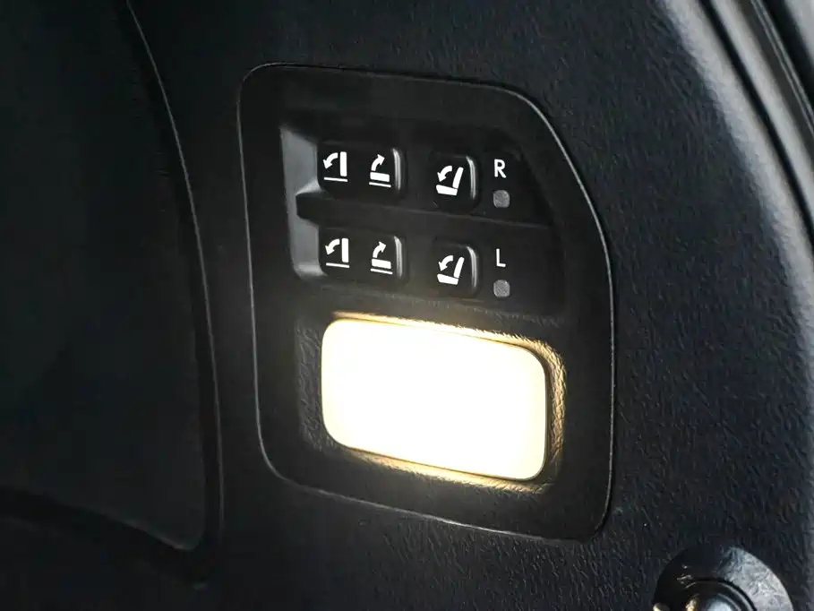 Lexus LX — фото 28