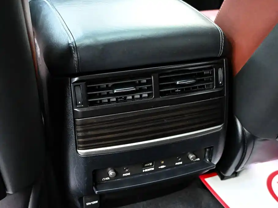 Lexus LX — фото 30
