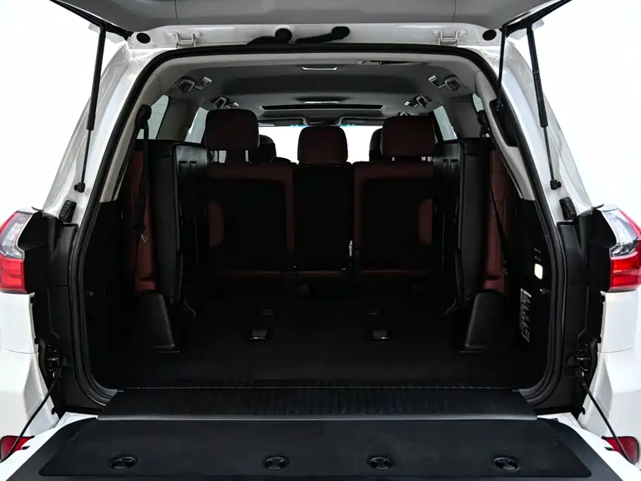 Lexus LX — фото 33