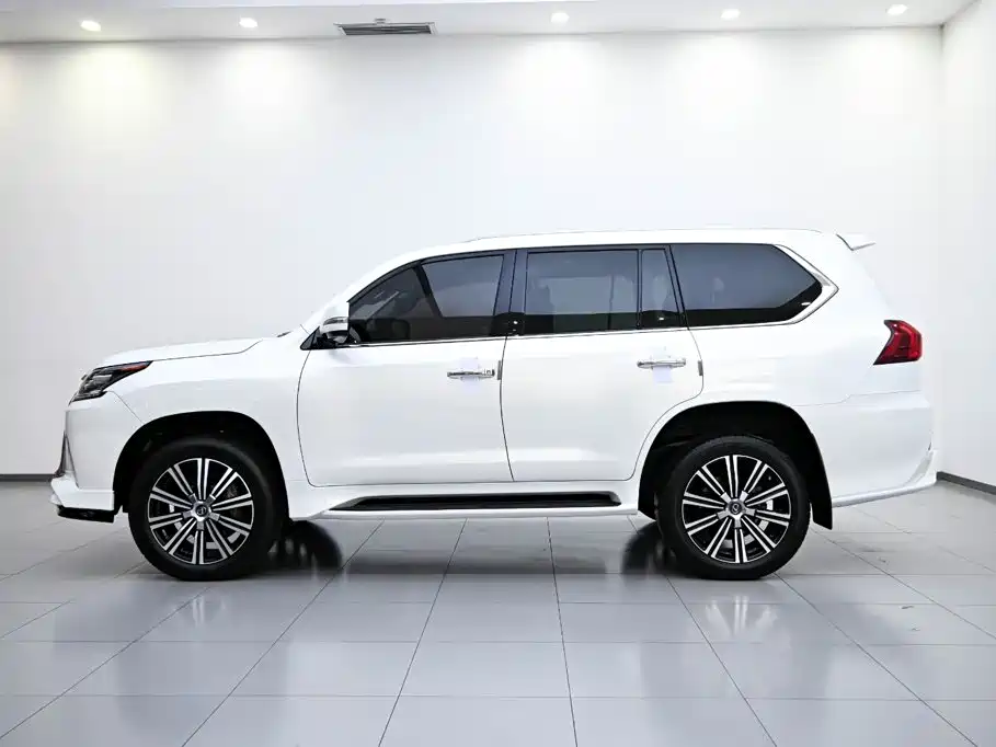 Lexus LX — фото 6