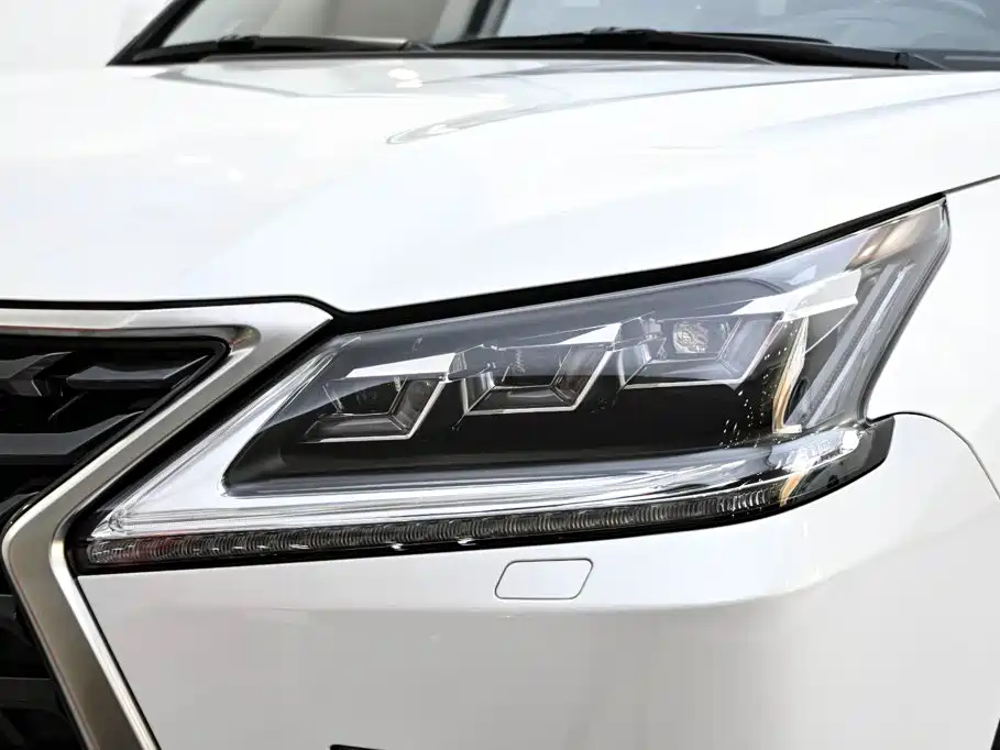 Lexus LX — фото 8