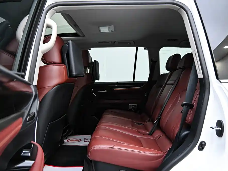 Lexus LX — фото 10