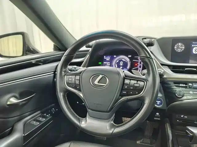 Lexus ES — фото 11