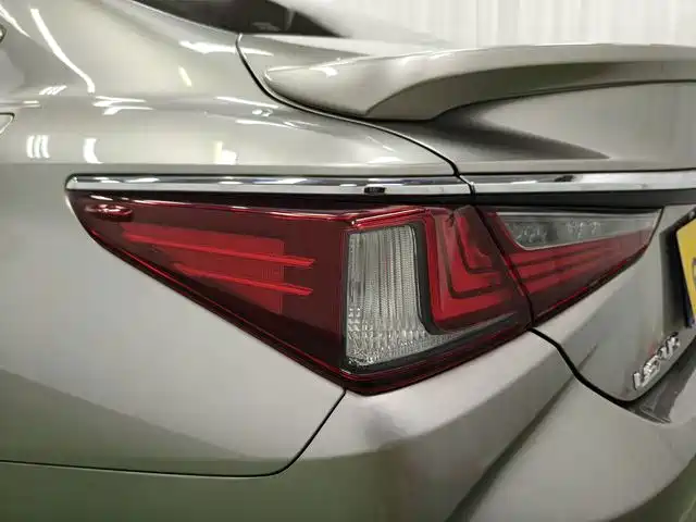 Lexus ES — фото 6
