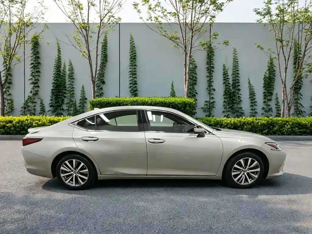 Lexus ES — фото 10