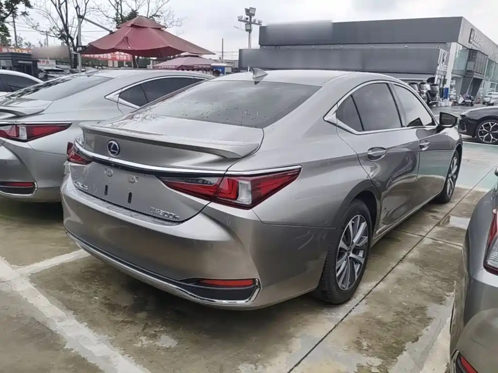 Lexus ES — фото 7