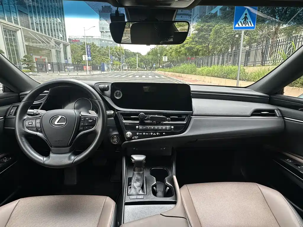 Lexus ES — фото 11