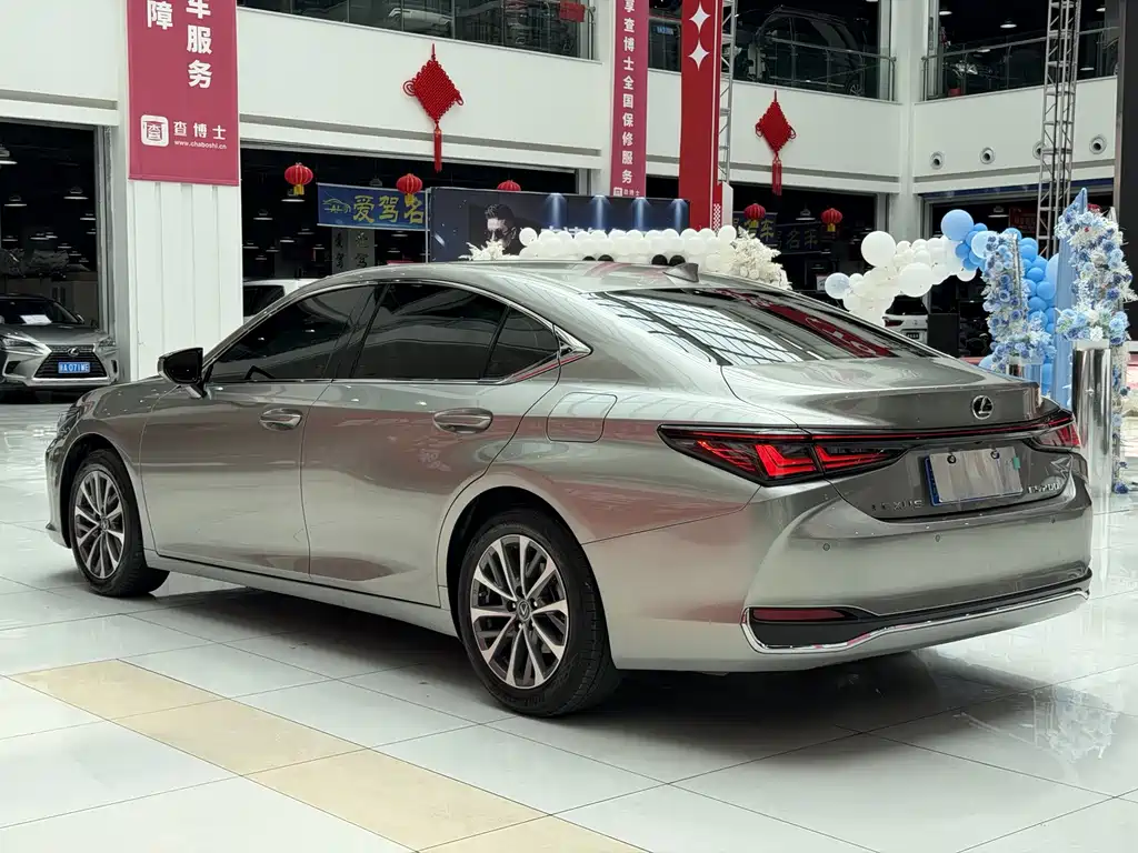 Lexus ES — фото 20