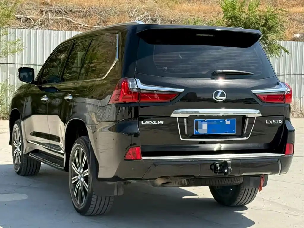 Lexus LX — фото 7