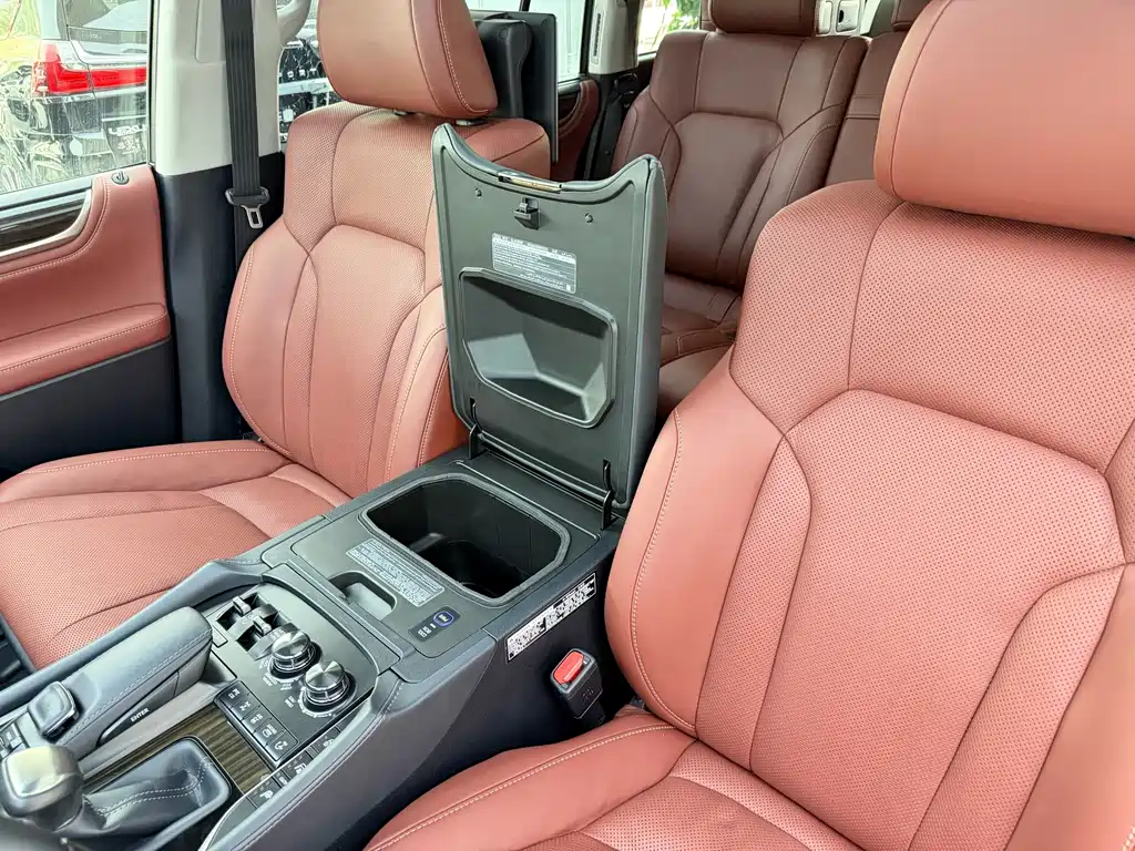 Lexus LX — фото 13