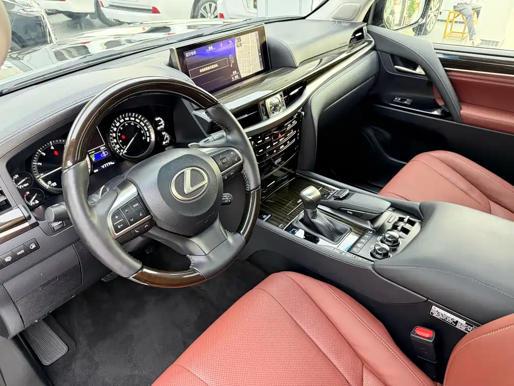 Lexus LX — фото 15