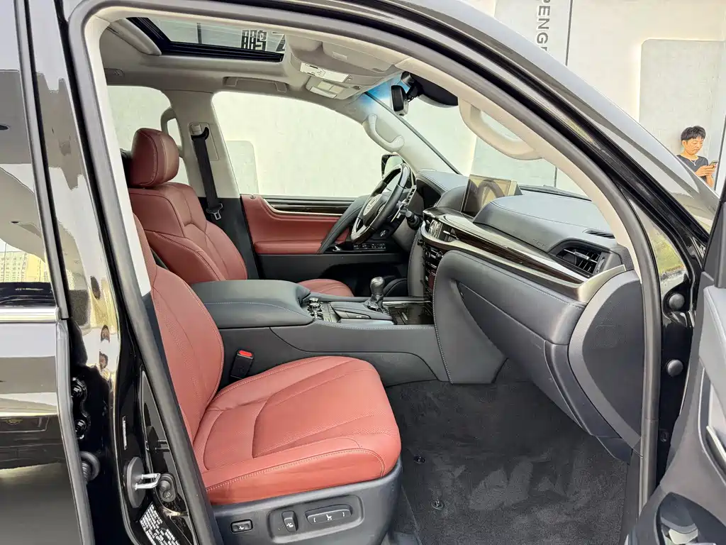 Lexus LX — фото 16