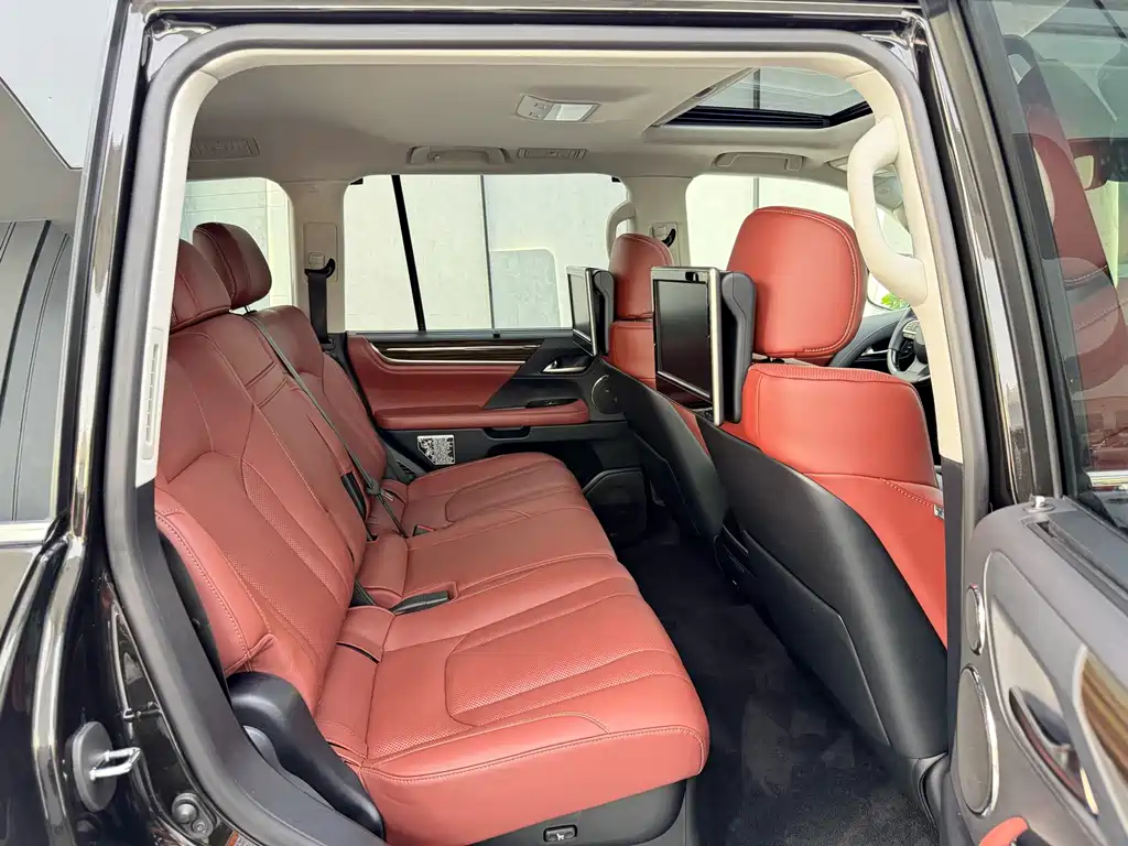 Lexus LX — фото 17