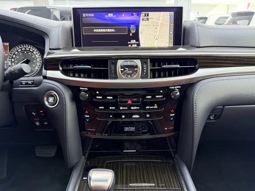 Lexus LX — фото 18