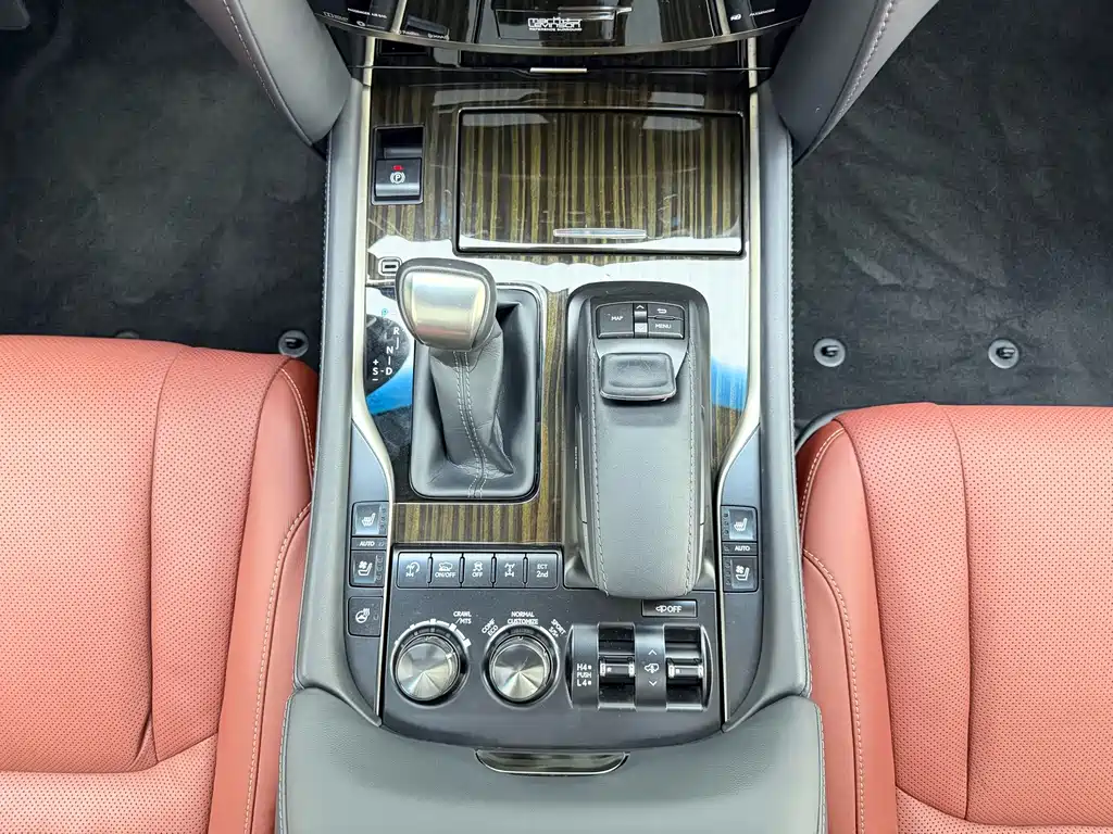 Lexus LX — фото 19