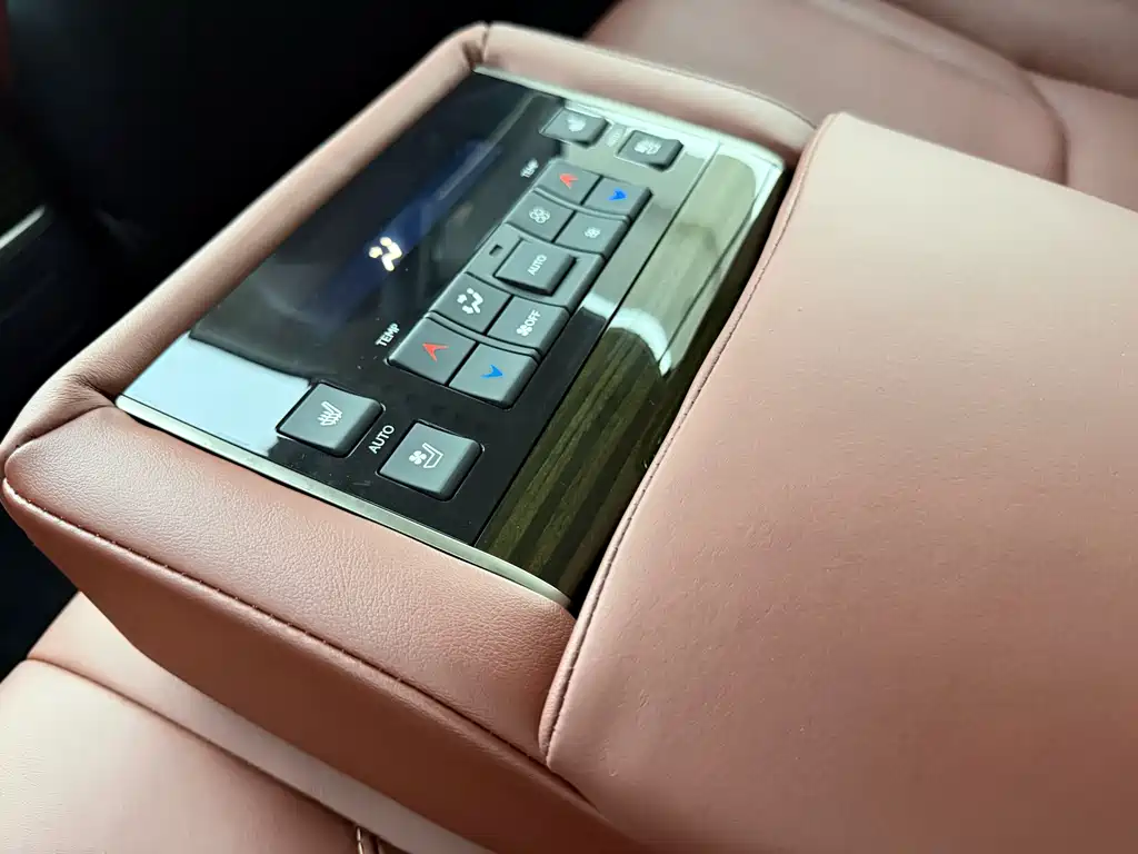 Lexus LX — фото 20