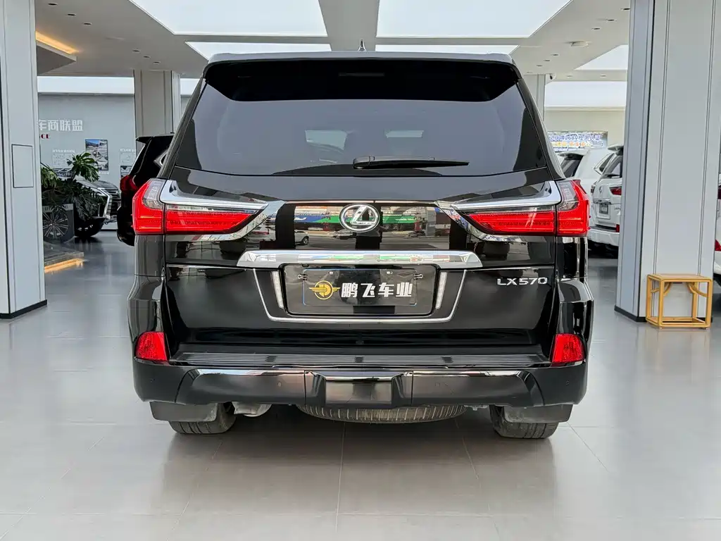 Lexus LX — фото 3