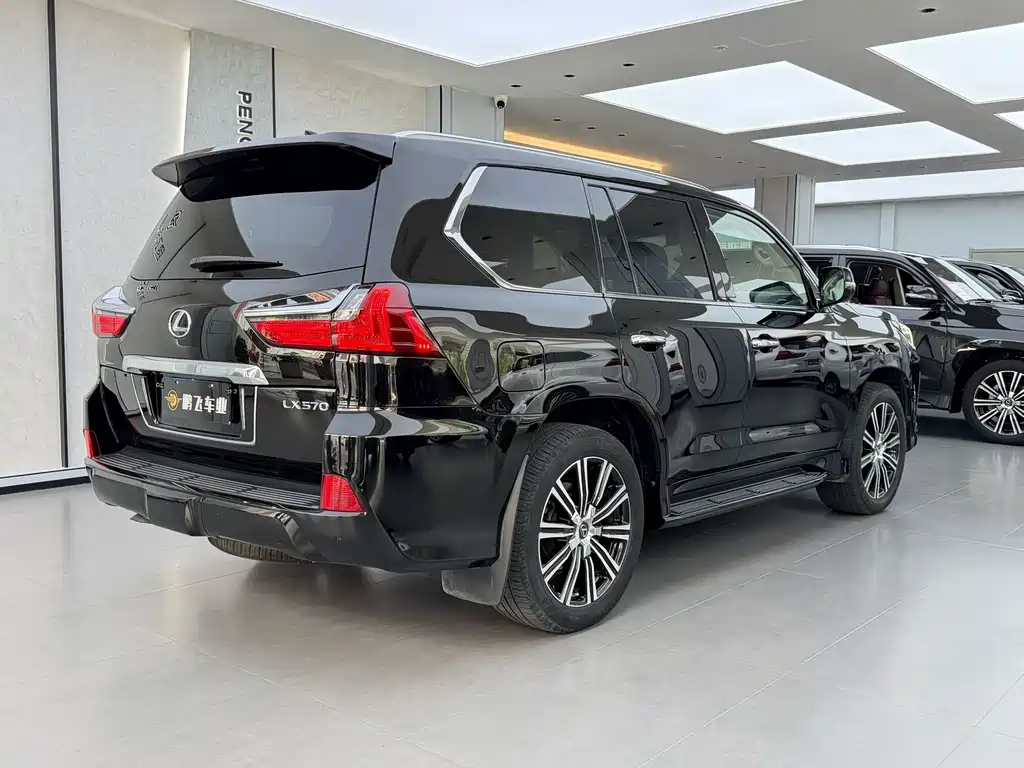 Lexus LX — фото 22